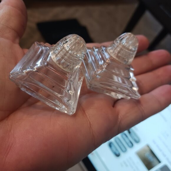 Set of 2 Two Vintage Lrice Mini Glass Salt Shakers Pyramid Shape Art Deco - Picture 3 of 4